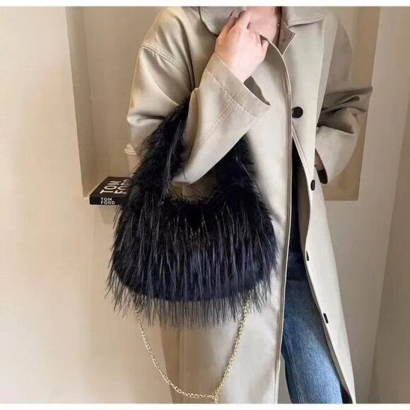 Elegant Womens Medium Plush Vintage Pillow Handbag With Zipper & Chain Strap - Picture 1 of 7